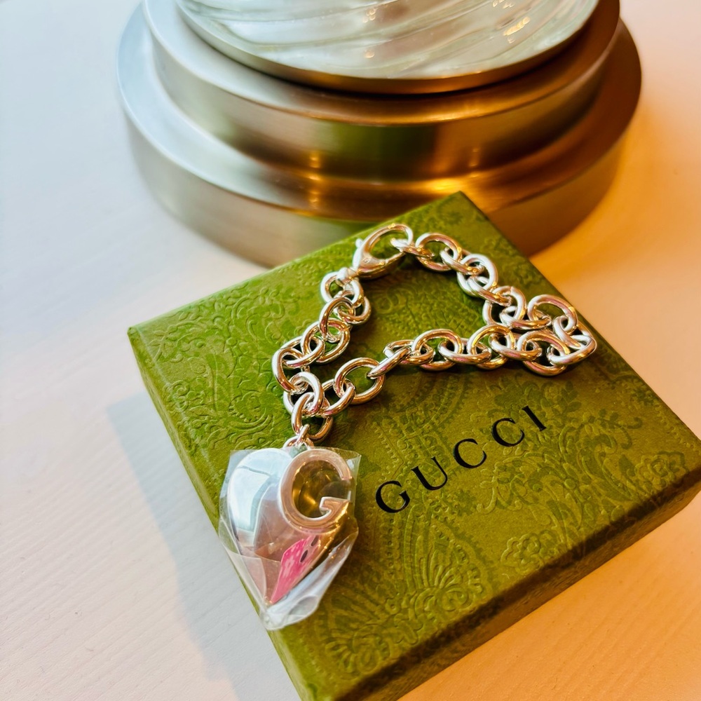 Authentic NIB Gucci Heart Initial G Charm Chain Chain Bracelet